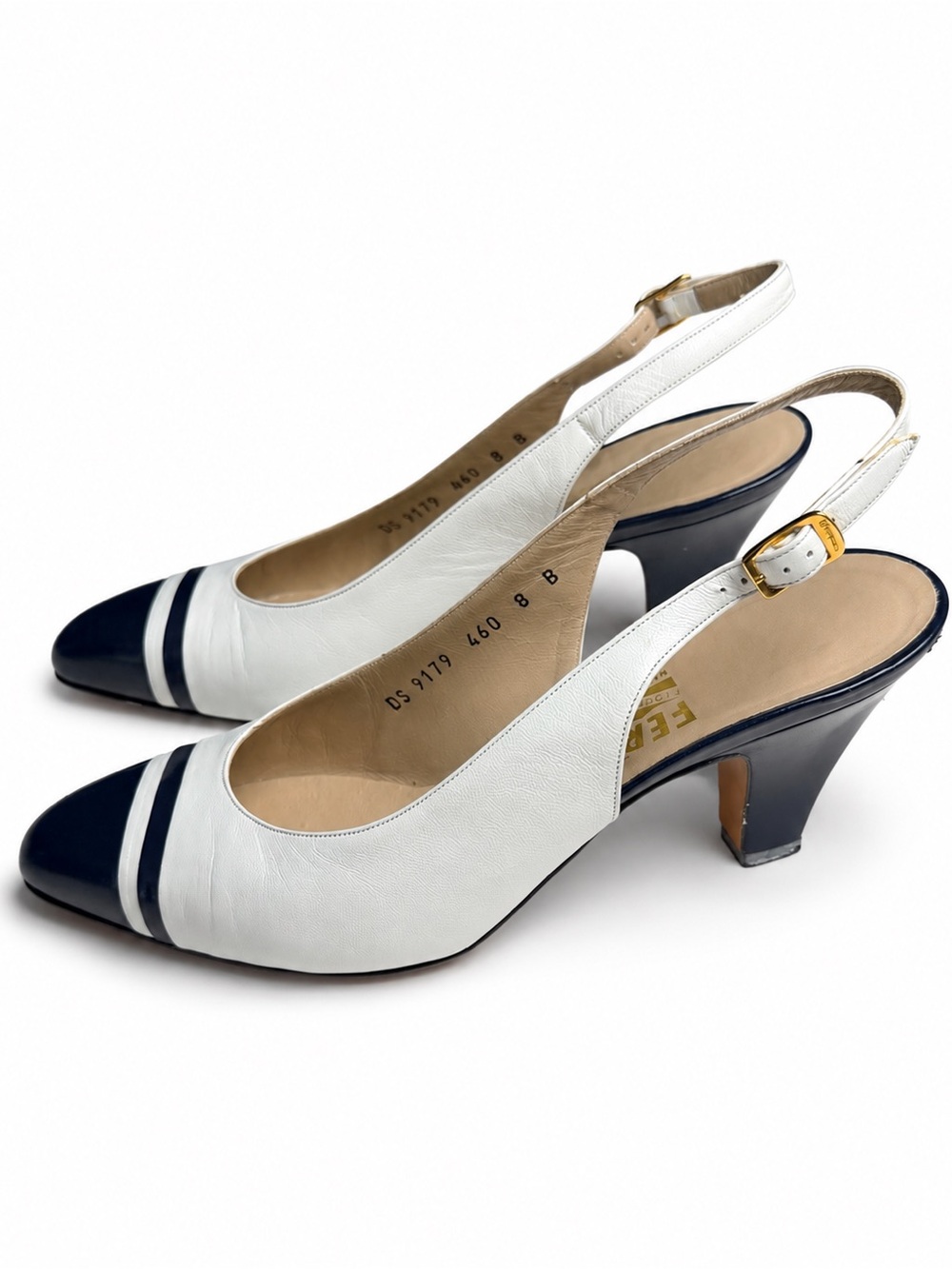 Salvatore Ferragamo Slingback Heels 8B White Navy Leather Italy Vintage 1980’s - Picture 3 of 11